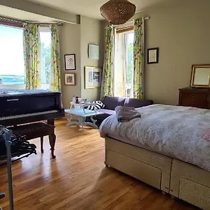 Homestay 11 Somerville Place East, Dundee
