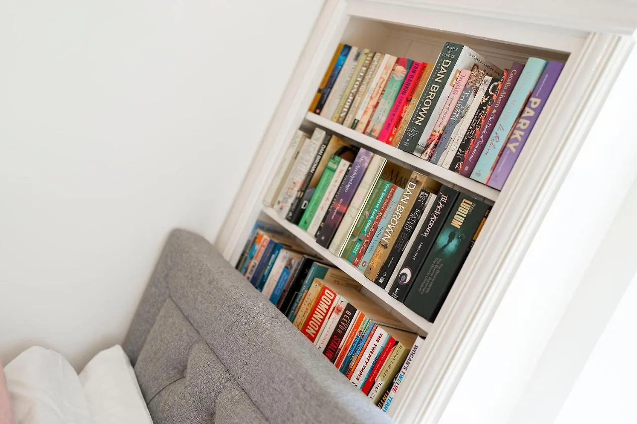 Books & Bridges Apartment Dundee 0*,